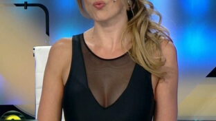 Alina Moine escote sensual con transparencias Fox Sports TV damageinc videos