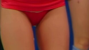 Natali Masinari upskirt en tanga roja jugando bowling La Noche del Domingo TV damageinc videos