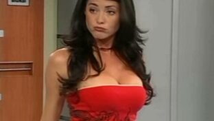 Pamela David sacando tetas en top rojo escotado La Peluquería TV damageinc videos