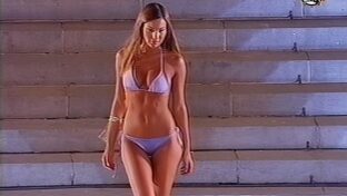 Pampita en bikini Desfile Buenos Aires Moda 2002 damageinc videos