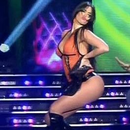 Sabrina Ravelli posando hot en la cumbia damageinc videos famosas