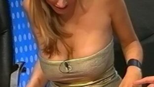 Connie Ansaldi periodista tetona en top dorado escotado en Intrusos TV damageinc videos