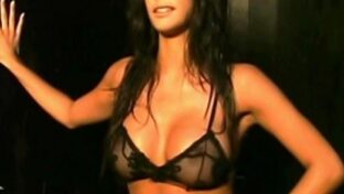 Delfina Gerez Bosco transparentado tetas y pezones en lingerie negra para revista Maxim damageinc videos