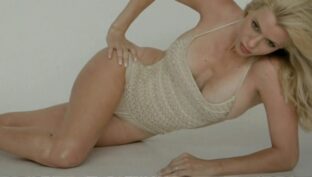 Nicole Neumann escote hot y piernas con tanga en backstage FTV damageinc videos