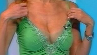 Ginette Reynal tetotas con escote y transparencias Contalo Contalo TV damageinc videos