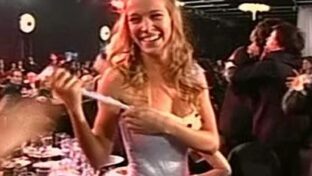 Luisana Lopilato oops se le corta el bretel y casi se le escapa una teta damageinc videos