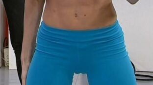 Magui Bravi marcando pop tajo cameltoe concha en calzas damageinc videos