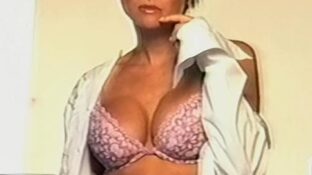 Araceli González hermosas tetas en lingerie rosa backstage damageinc videos