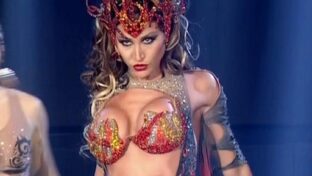 Adabel Guerrero rubia tetona vedette Introducción Bailando 2015 TV damageinc videos