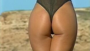 María Fernanda Callejón culo en tanga portfolio desnuda Versus TV Peor es Nada TV damageinc videos