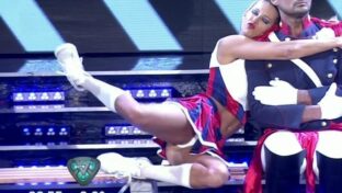 Noelia Marzol abierta de piernas con el papo en tanga blanca Bailando 2015 TV damageinc videos