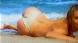 María Vázquez desnuda en la playa culazo en tanga portfolio Musas TV damageinc videos
