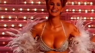 Flavia Palmiero en un musical como vedette… que gomas !