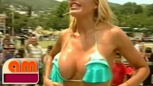 Johanna Villafañe hermanas Pombo tetas mojadas desfile en bikini damageinc videos