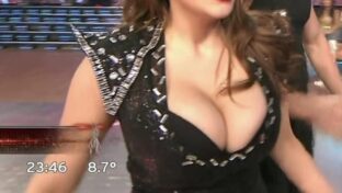 Charlotte Caniggia rubia tetona escotada y culona en tanga Bailando 2016 TV damageinc videos