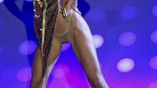 Macarena Rinaldi papo en tanga dorada Bailando 2016 TV damageinc videos