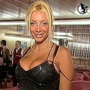 Sabrina Pettinato big boobs in TeleShow (hot cleavage !)