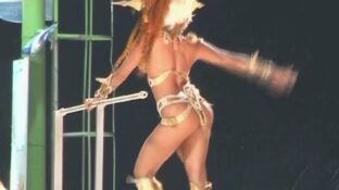 Barbie Vélez culazo en hilo dental baila en el Carnaval de Corrientes 2017 damageinc videos