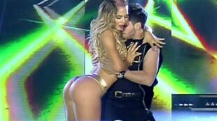 Florencia Vigna baila y menea… bella rubia culona ! [B17 x12]