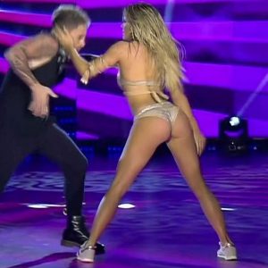 Laura Fernandez reggaeton caliente en tanga Bailando 2017