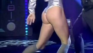 Laura Oliva culito musculoso y cachetón en tanga Bailando 2017 TV damageinc videos