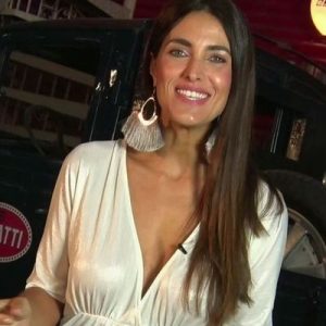 Alejandra Martinez escote sensual en el garage tv damageinc videos famosas