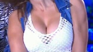las tetas de camila mendes ribeiro en un top escotado damageinc videos famosas