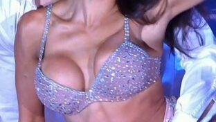 las tetas de flor marcasoli mientras le besan la nuca damageinc videos famosas