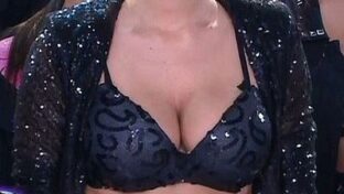 silvina escudero escote teton en corpiño negro damageinc videos famosas