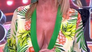 Florencia Peña sexy sideboob view in a green dress cleavage