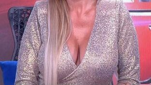 florencia peña tetas grandes escote dorado bailando 2018 damageinc videos famosas