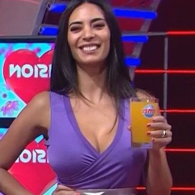 Lola Bezerra upskirts y oops en la TV | damageinc-videos