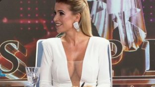 Florencia Peña super hot cleavage in Bailando 2019