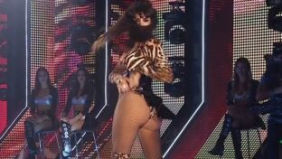 culo y piernas de griselda siciliani en tanga de leoprado bailando 2019 damageinc videos