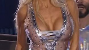 vedette luciana salazar meneando las siliconas en el escote bailando 2019 damageinc videos