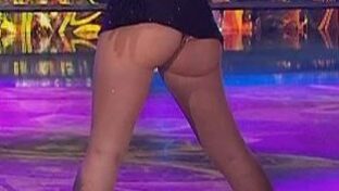 los cachetes del culo gordo de griselda siciliani se asoman por la pollera bailando 2019 damageinc videos