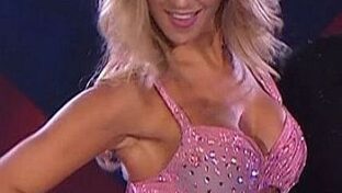 soledad fandiño bellisima en top rosa escotado bailando 2019 damageinc videos