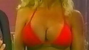 Dana Fleyser hot maid and red lingerie in Dinamitados
