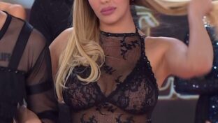 las tetas de charlotte caniggia corpiño encaje negro bailando 2019 damageinc famosas