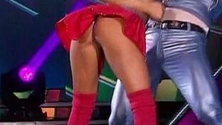 piernas en botas rojas y upskirt del orto en tanga de noelia marzol bailando 2019 damageinc videos