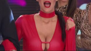 las tetas apretadas de silvina escudero en escote latex rojo bailando 2019 damageinc videos