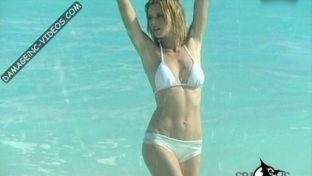 modelo argentina Florencia Salvioni en bikini sabado bus tv damageinc videos