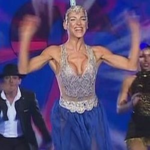 escote de macarena rinaldi vestida de odalisca bailando 2019 damageinc videos