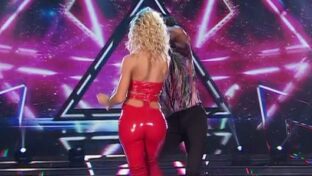 macarena rinaldi culo perfecto en catsuit latex rojo bailando 2019 damageinc videos
