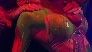 noelia marzol pezones duros en bikini mojada con pintura bailando 2019 damageinc videos