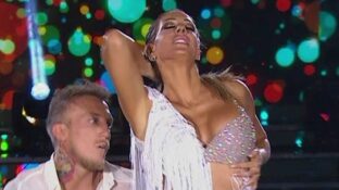noelia marzol se agarra una teta en top escotado bailando 2019 damageinc videos