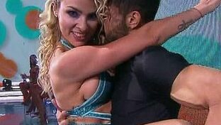 las piernas y la teta que se escapa de Ailen Bechara en bailando 2019 damageinc videos