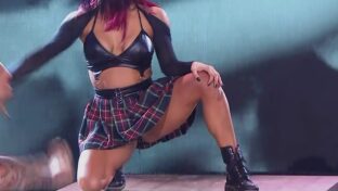 lourdes Sanchez colegiala hot en minifalda mostrando el papo bailando 2019 damageinc videos