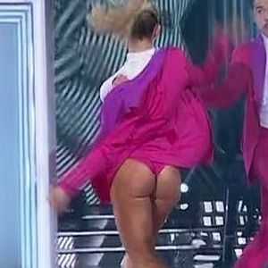 nalgas de macarena rinaldi en tanga y saco rosa bailando 2019 damageinc videos