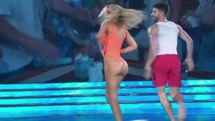 luciana salazar sacando culo en cuatro patas en bikini bailando 2019 damageinc videos